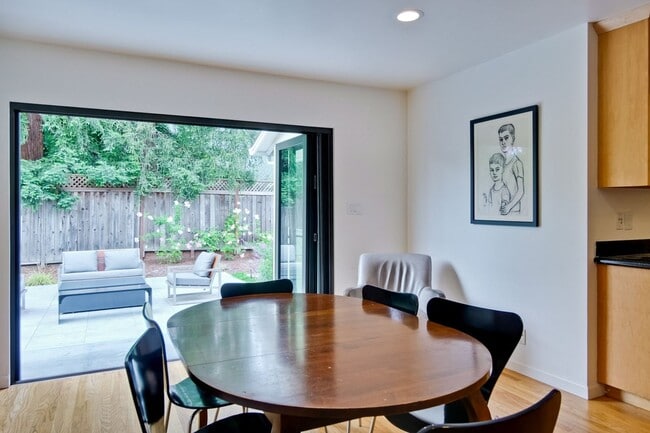 Building Photo - Amazing Midtown Home on a Quiet Cul-de-sac.