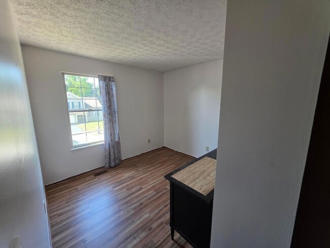 Building Photo - 7006 Finchley Dr