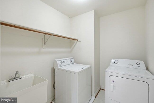 Building Photo - 10417 Snow Point Dr