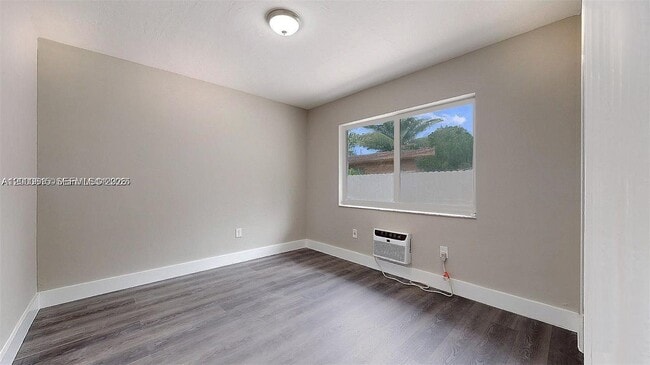 Building Photo - 891 SW 5th St