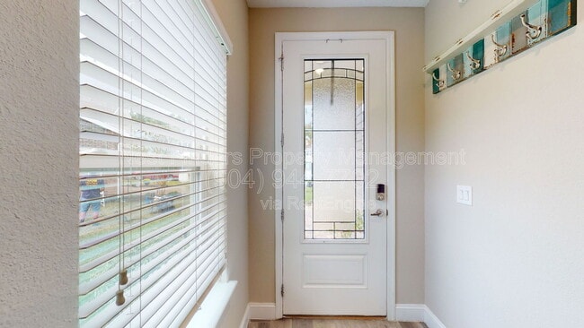 Building Photo - 201 Silver Creek Pl