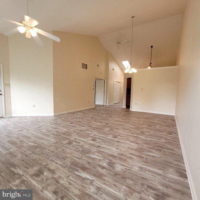 Building Photo - 138 Hawthorne Ct