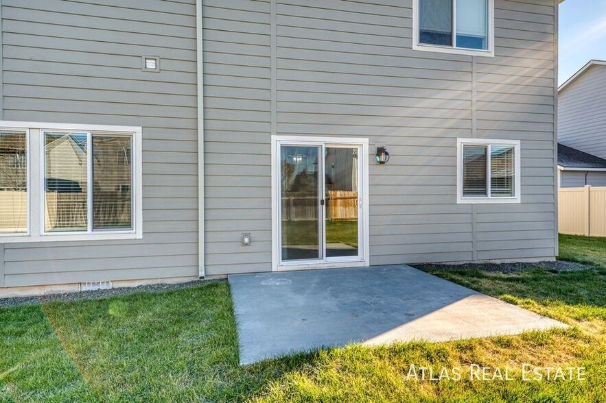 Building Photo - 19563 Calais Ave