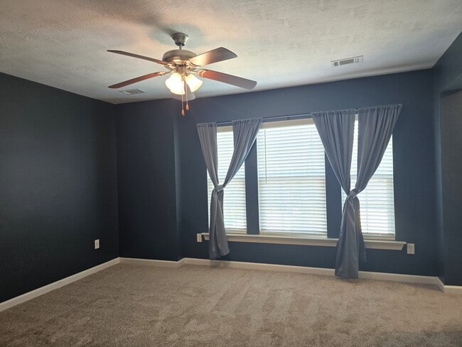 Building Photo - 697 Red Cedar Ct