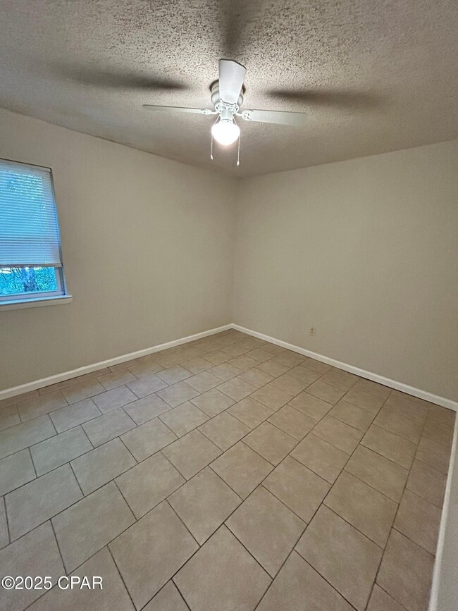 Building Photo - 3914 E 11th St