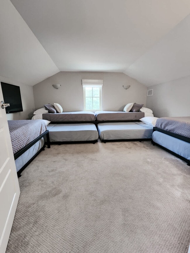 Building Photo - 803B Dawson Rd