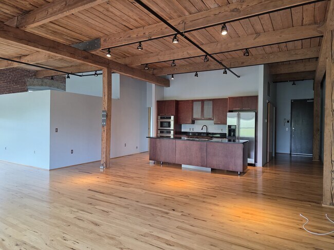 Building Photo - 448 W Nationwide Blvd