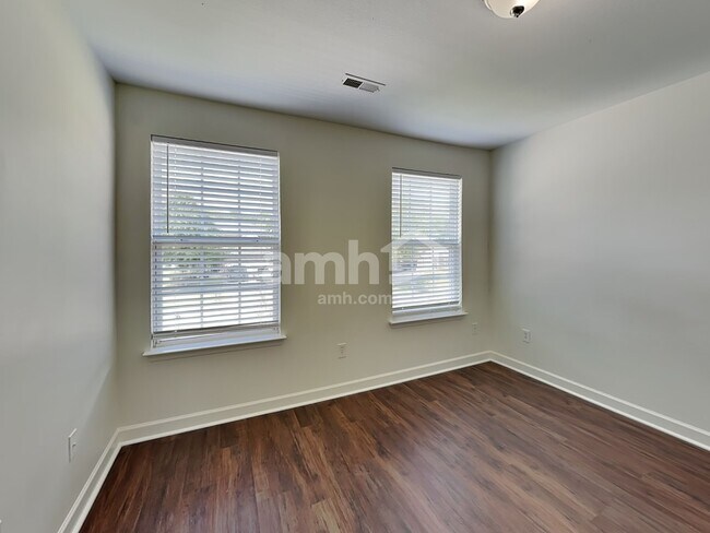 Building Photo - 233 Worcester Ln