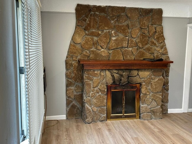 Building Photo - Great Home in Groose pointe $300 OFF MOVE ...
