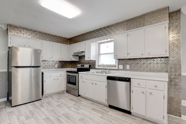 Building Photo - JUST LISTED! 3 bedroom with bonus room in ...