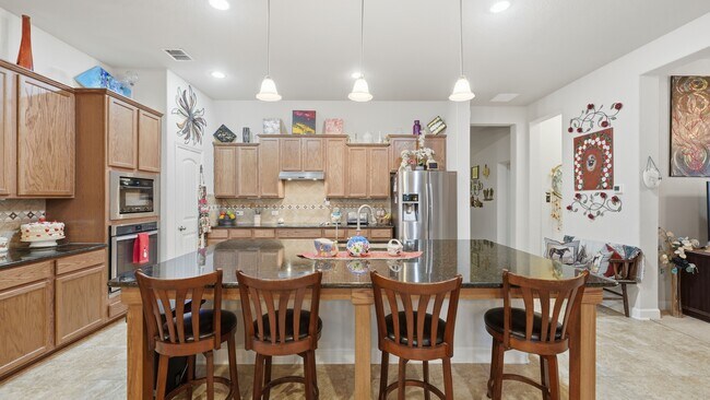 Building Photo - Spacious 3-Bed, 3-Bath Home with Island Kitchen, Loft, and Fenced Yard in New Braunfels