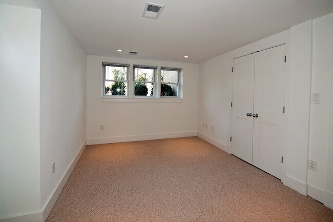 Building Photo - 701 Florida Ave NE