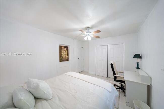 Building Photo - 1678 SW 11th St