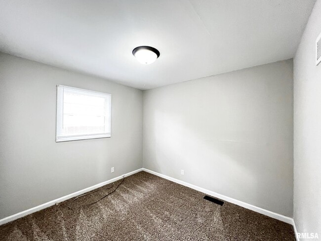 Building Photo - 2109 N Windermere Ave