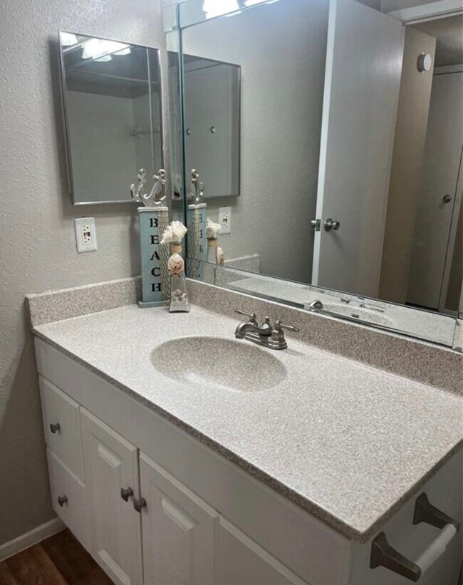 Building Photo - 18511 Egret Bay Blvd