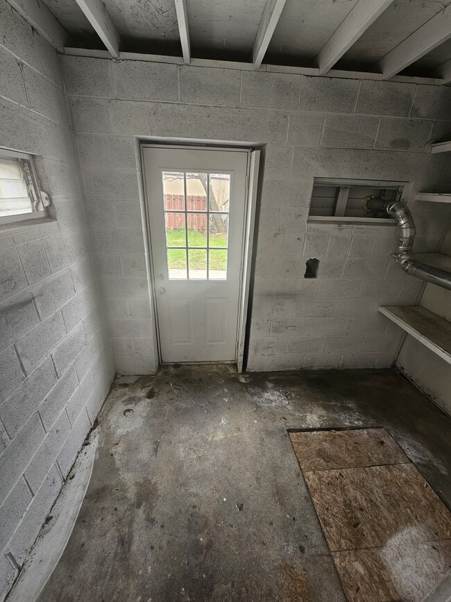 Building Photo - 330 S 9th St