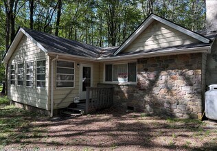 Building Photo - 3 Bed Cozy Ranch