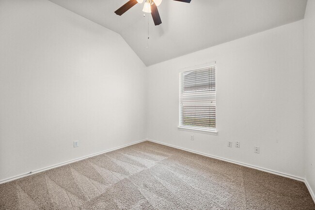 Building Photo - 9880 Wyndbrook Dr