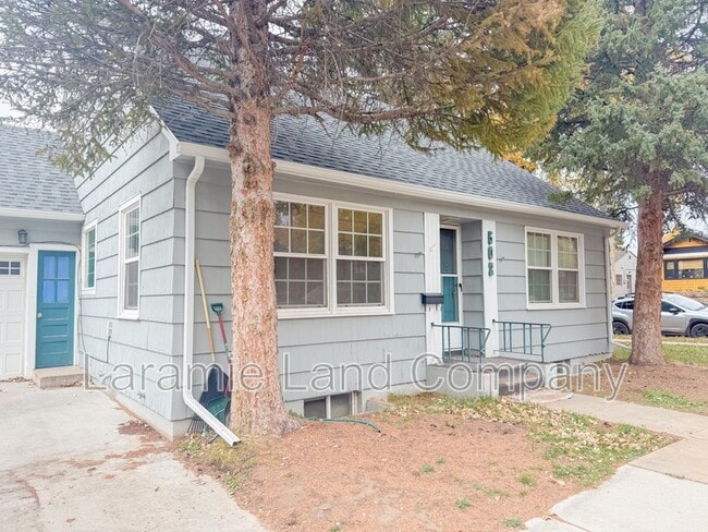 Primary Photo - 308 1/2-502 1/2 S 16th St