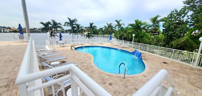 Building Photo - 511 Bayshore Dr