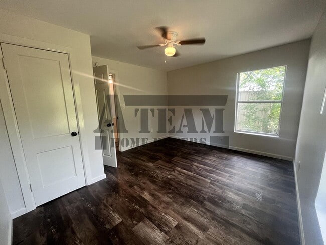 Building Photo - 3 Bed 1 Bath home for rent!