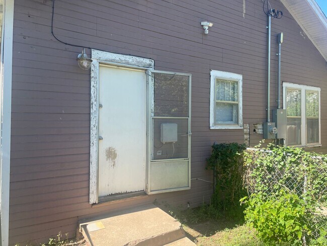 Building Photo - 349 Jeanette St