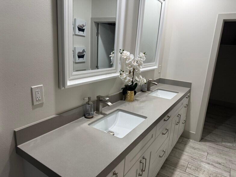 Building Photo - 38580 Rancho Los Cerritos Dr