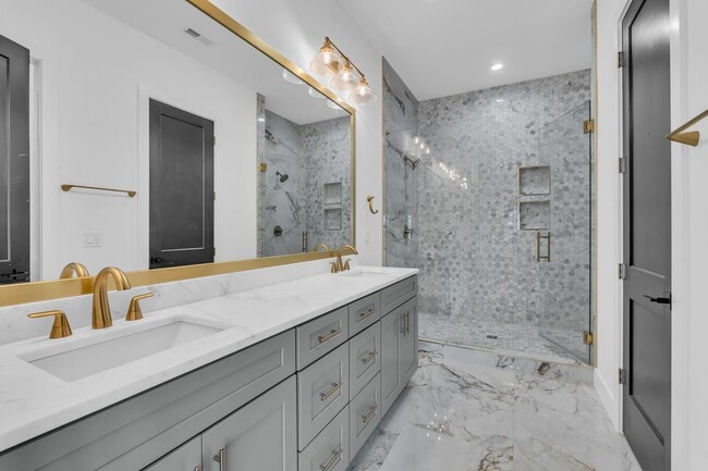 Building Photo - 2312 Buchanan St