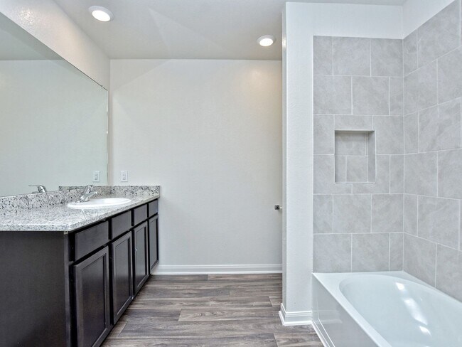 Building Photo - 1794 SF Home in Stonebridge Crossing - 4 B...