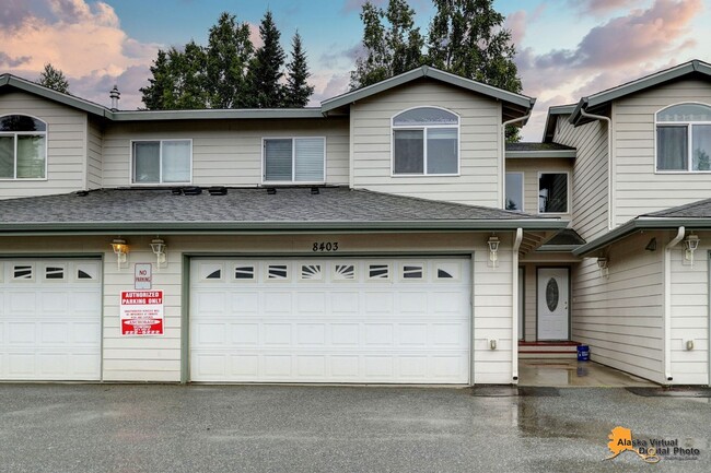 Building Photo - Amberwood Park: Homey Townhouse with Fence...