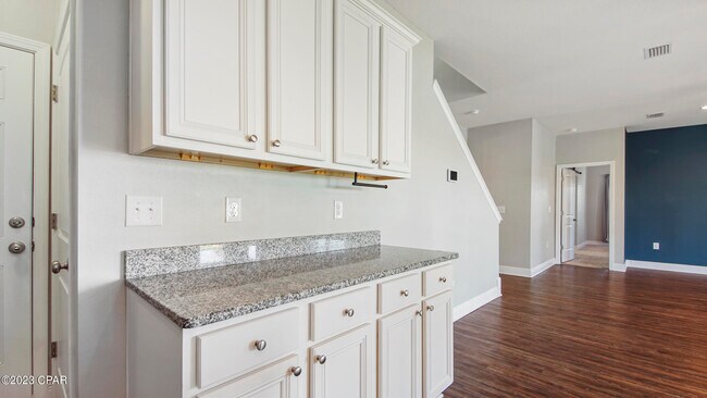 Building Photo - 310 Confidence Wy