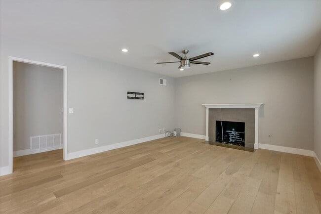 Building Photo - 406 Central Ave