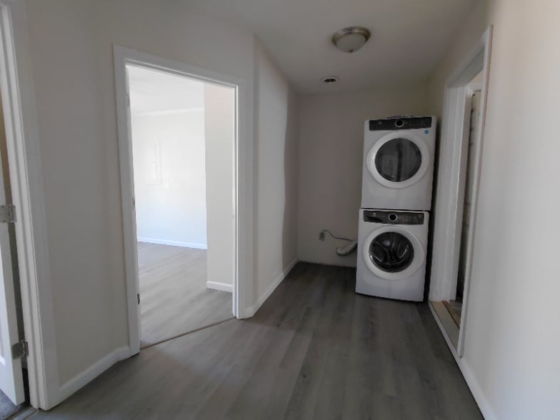 Building Photo - 211 Crakston Ct