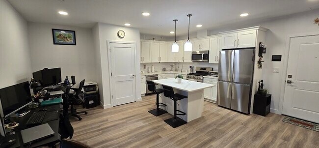 Building Photo - 1133 N Shore Rd