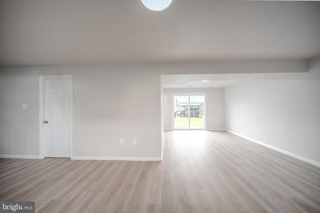 Building Photo - 11209 Caroline Ave