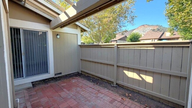 Building Photo - 554 Mt Dell Dr
