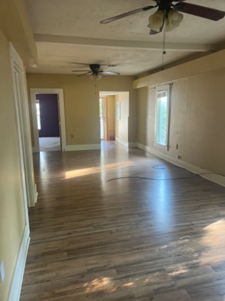 Building Photo - 2026 W 6th Ave