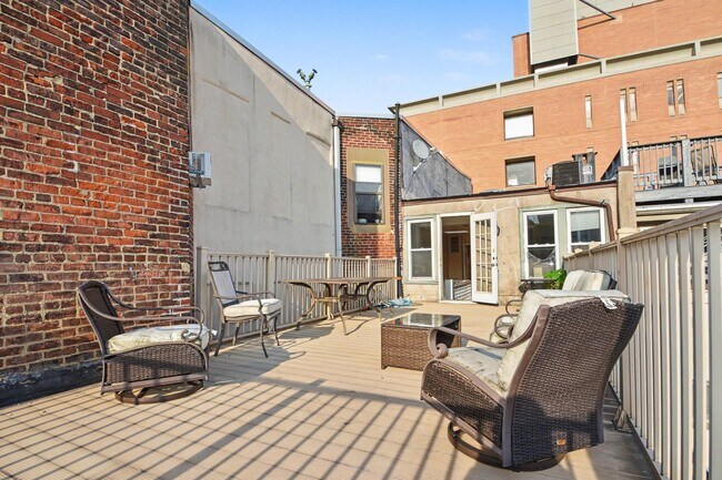 Building Photo - 238 S 11th St