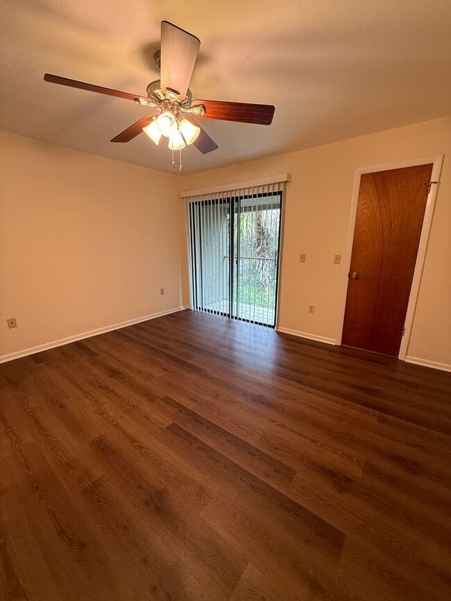 Building Photo - 1/1 in Rustic Springs!