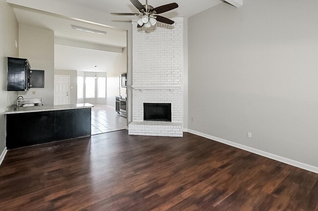 Building Photo - 6464 Elmwood Cove
