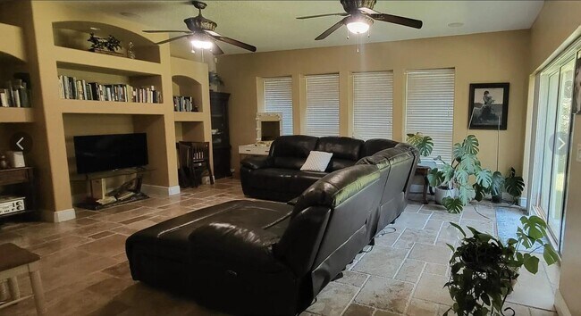 Building Photo - 6548 Tidewater Dr