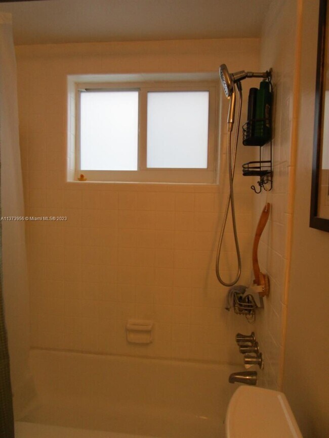 Building Photo - 3061 NE 49th St