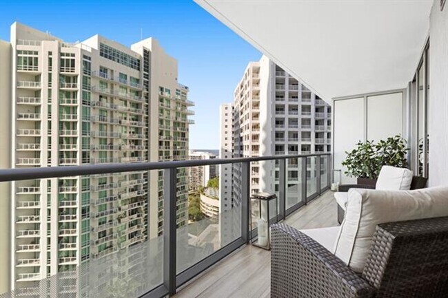 Building Photo - 1300 Brickell Bay Dr
