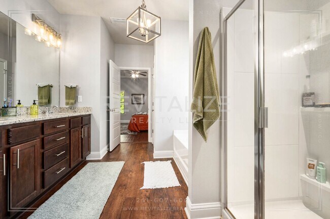 Building Photo - Luxury Living with Private Heated Pool in ...