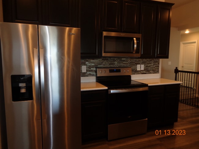 Building Photo - Main level living