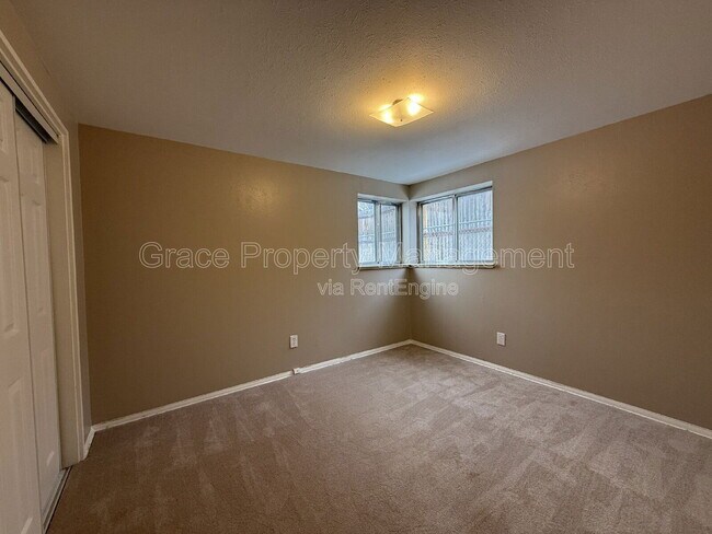 Building Photo - 3055 Carson St