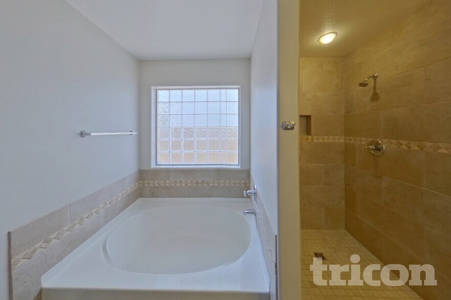 Building Photo - 20711 N Santa Cruz Dr
