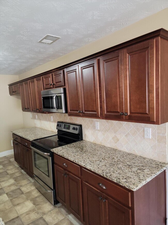 Building Photo - 2581 Kirby Ave