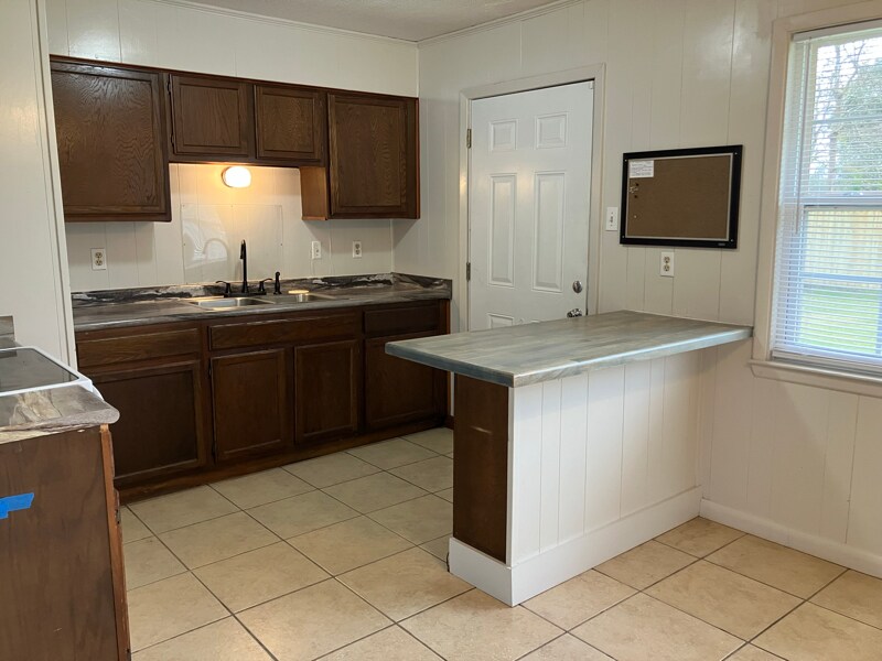 Building Photo - 16313 Lamont Rd