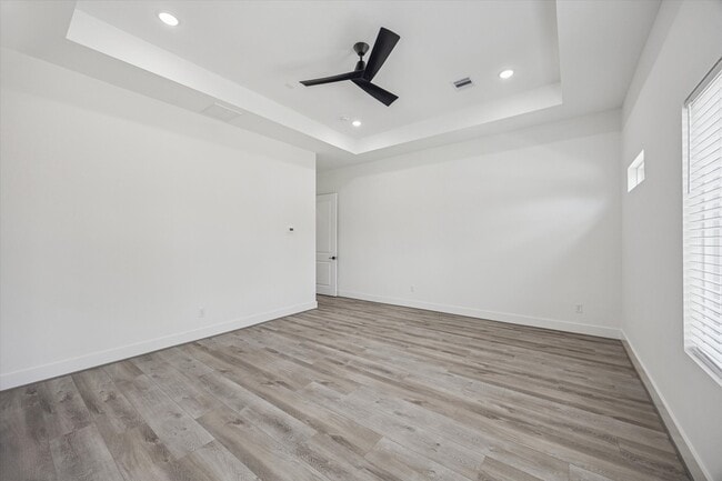 Building Photo - 6644 Lozier St